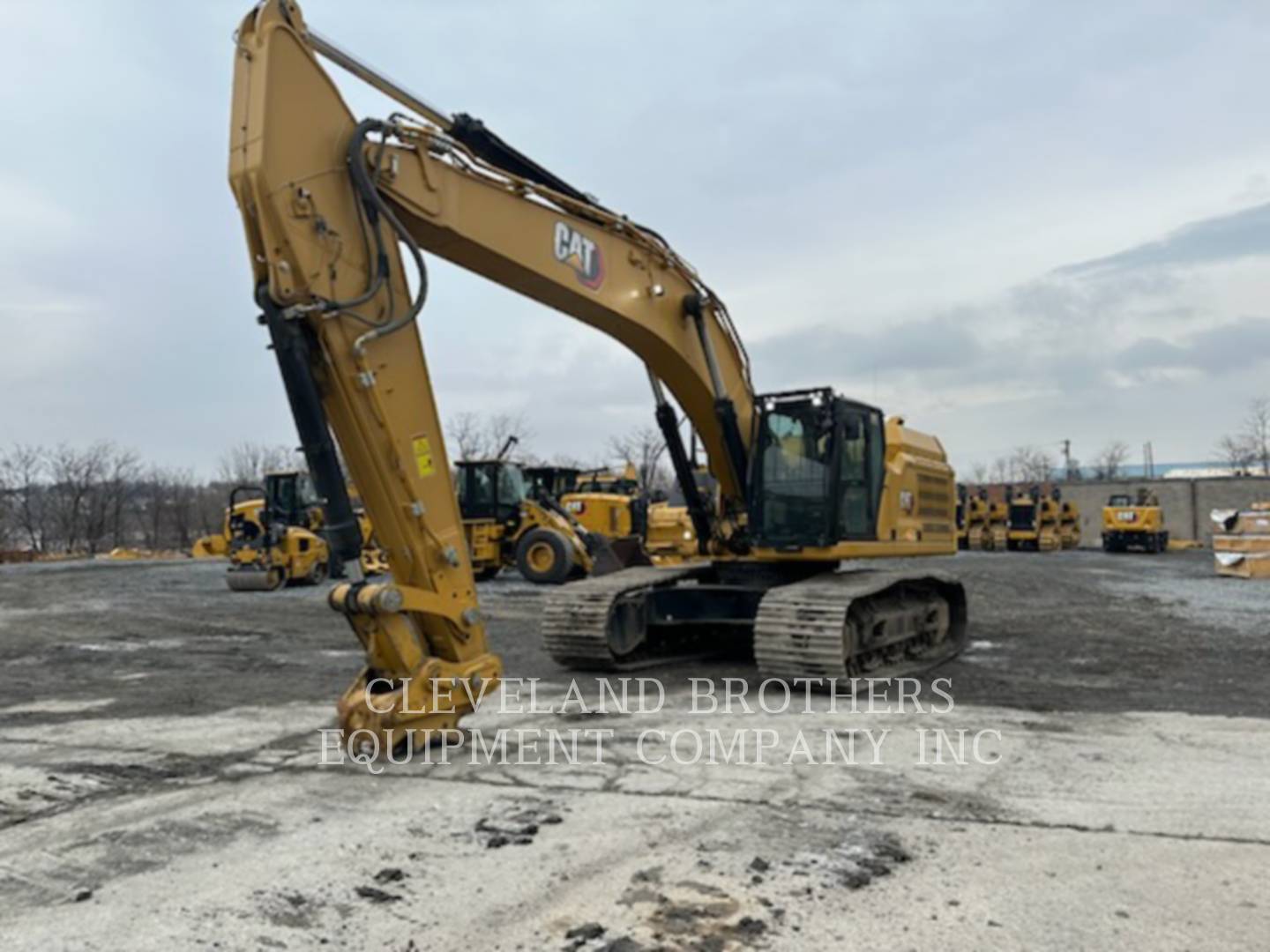 2024 CAT 352 - used