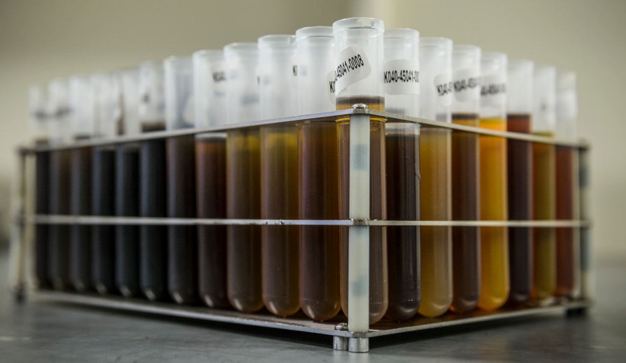 fluid analysis lab test tubes