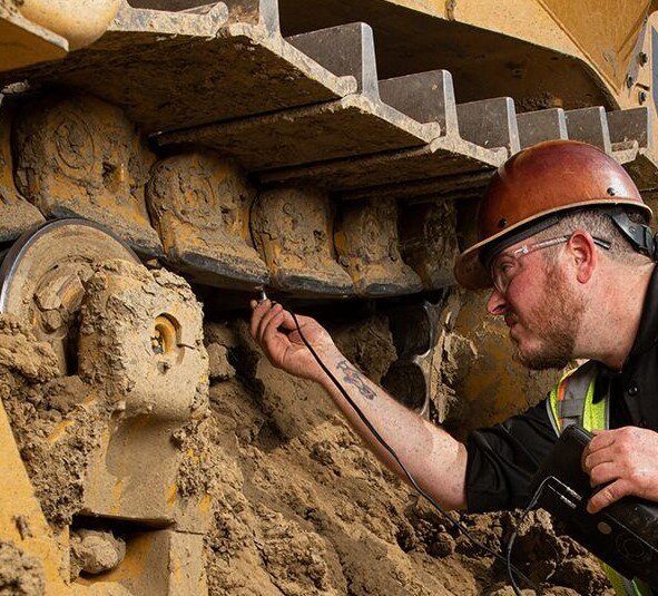 How Custom Track Service Reduces Undercarriage Maintenance Cost and Downtime